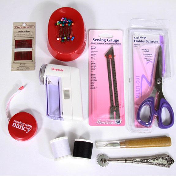 Singer CG-590 w/ 11 Extra Feet + Basket Kit (Scissors, Thumble, Sewing ...